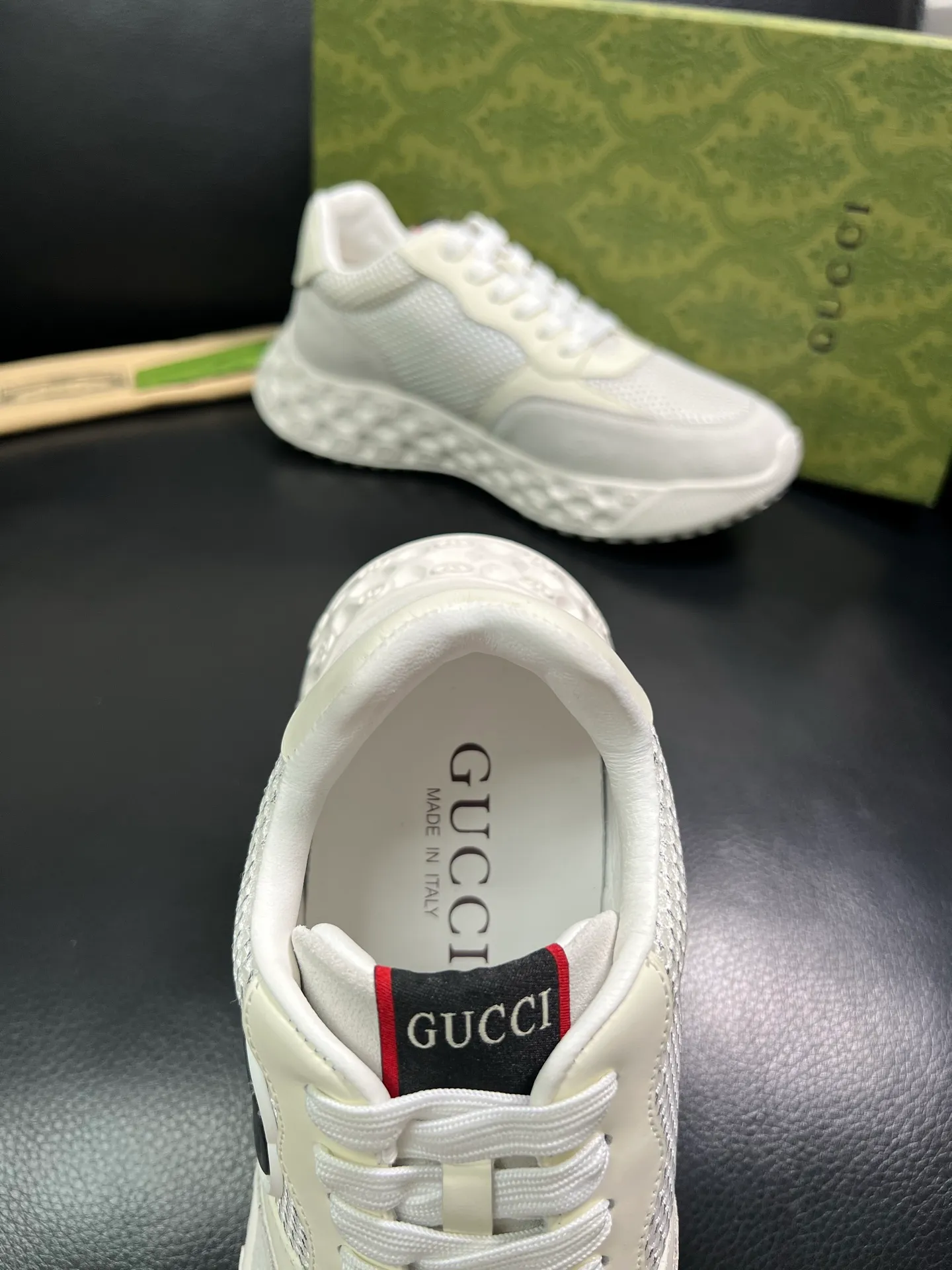 Men's shoes 💰780 Gucci top purchasing agency Gucci counter synchronization. Original factory configuration imported cowhide from Italy with mesh fabric, high-quality splicing and complex craftsmanship, imported cowhide lining, sole: original factory specially provided original sole super comfortable, original factory with single goods high quality, welcome to compare, code number 39-44 (customized 38 45) 85856